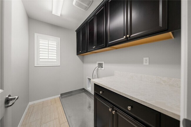 Building Photo - 37749 Fiesta Flower St