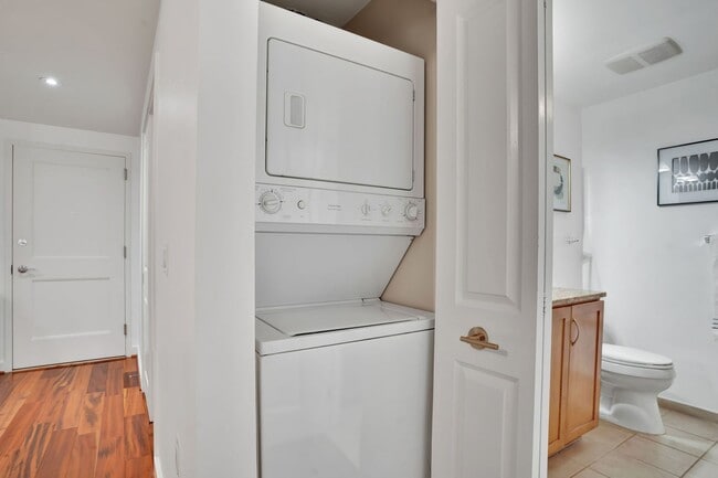 Building Photo - Luxury Living in the Heart of Ballston