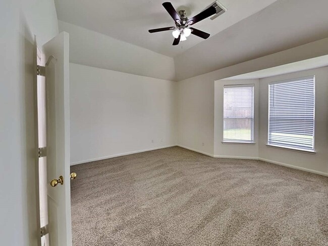 Building Photo - 1120 Sunset Lakes Dr