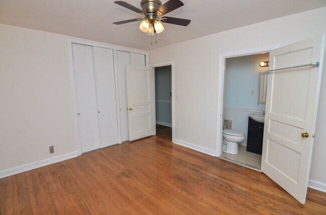 Building Photo - 815 Neartop Dr