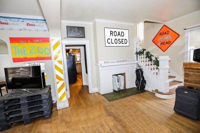 Building Photo - 803 E Nora Ave