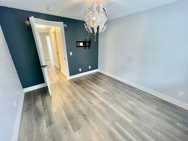 Building Photo - **$500 Move in Credit** 3 Bed/2 Bath Home.  Fresh and Modern Interior.  A/C, Garage, and Fenced Y...