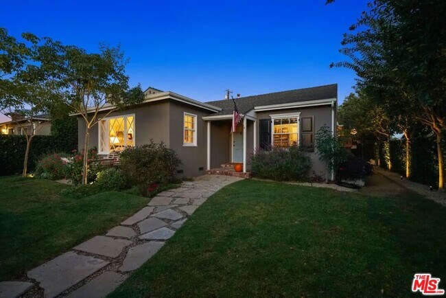 Building Photo - 1972 Stearns Dr