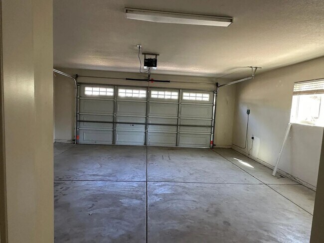 Building Photo - A beautiful property available May 1st