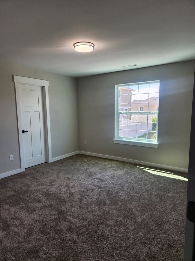 Building Photo - n625