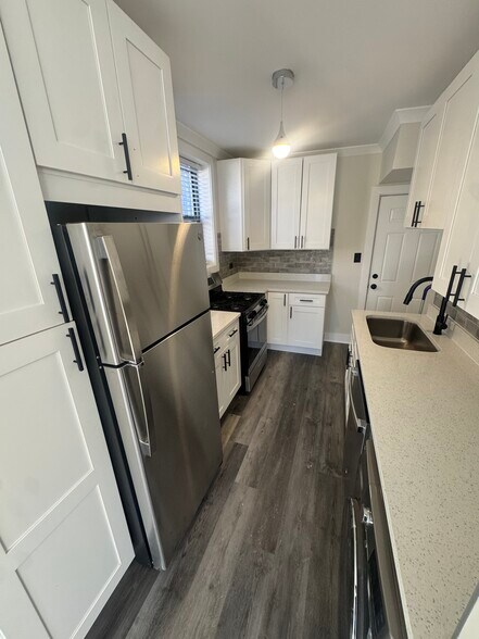 Building Photo - 3837 N Greenview Ave