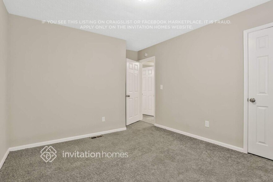 Building Photo - 2300 Pebble Rock W