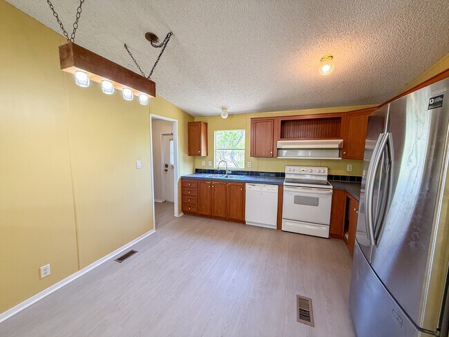 Building Photo - 4506 Legend Falls