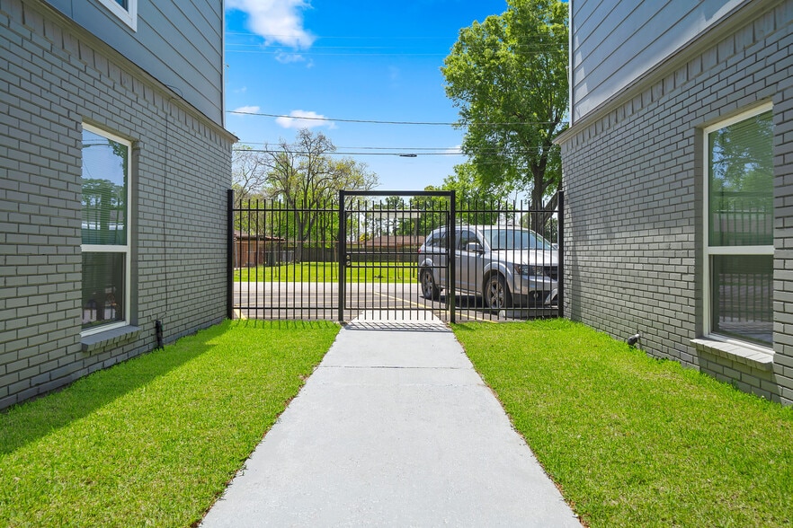 Front Gate - 6403 Sloan St
