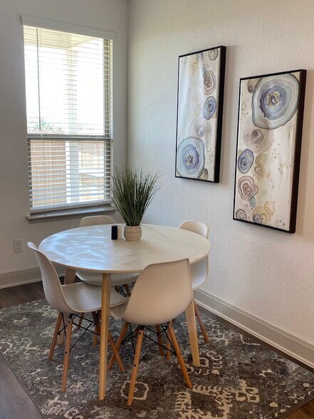 Dining - 7511 Gramercy Way