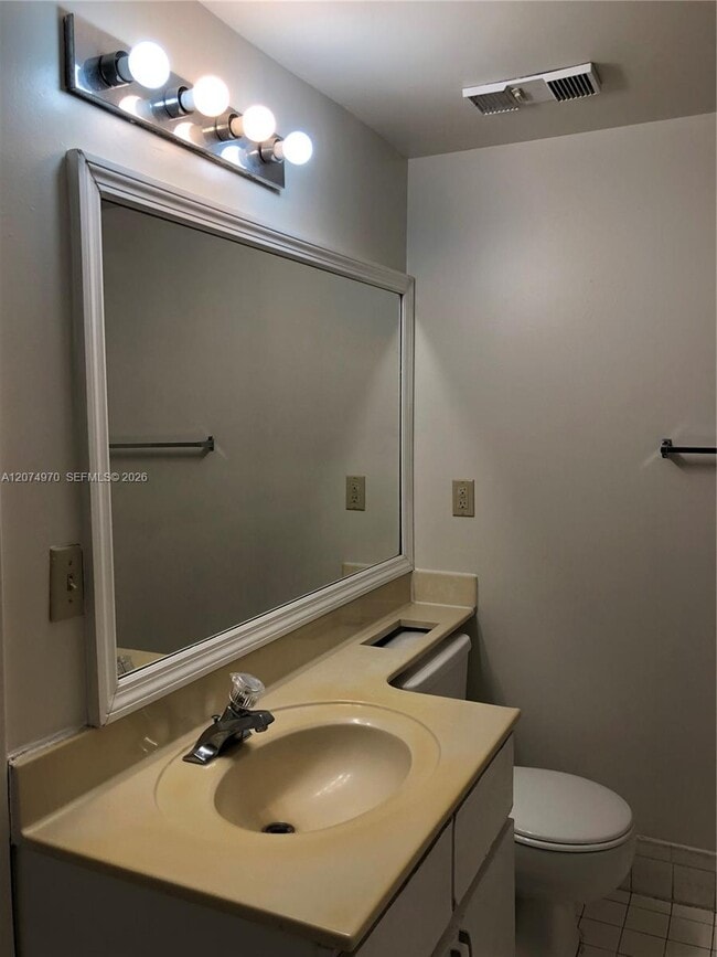Building Photo - 9855 Westview Dr