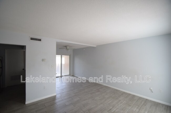 Building Photo - 939 Castle Way