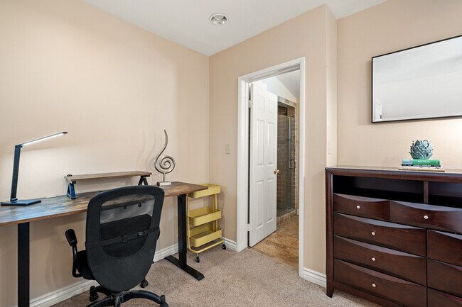 Building Photo - Chic Family house in West Covina