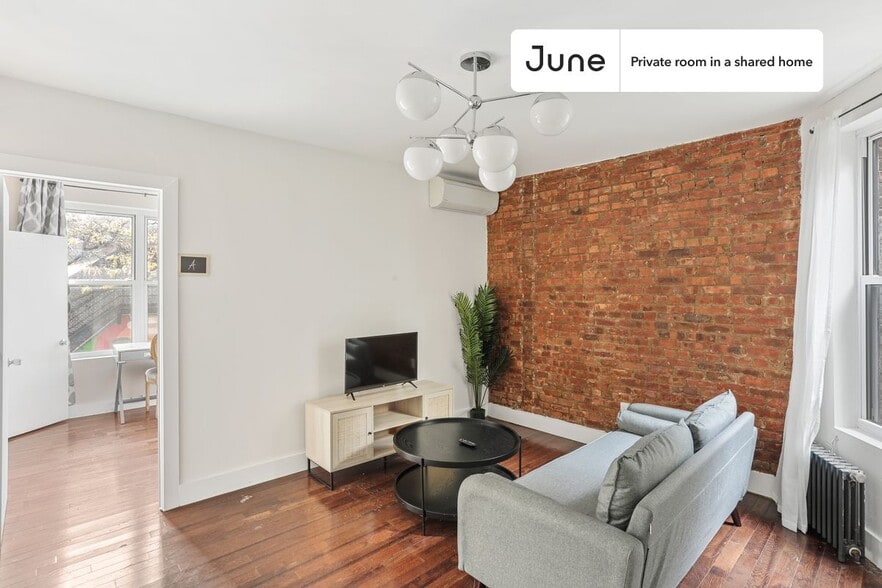 Building Photo - Room in Shared 3 bed/1 bath home in Prospect Park South