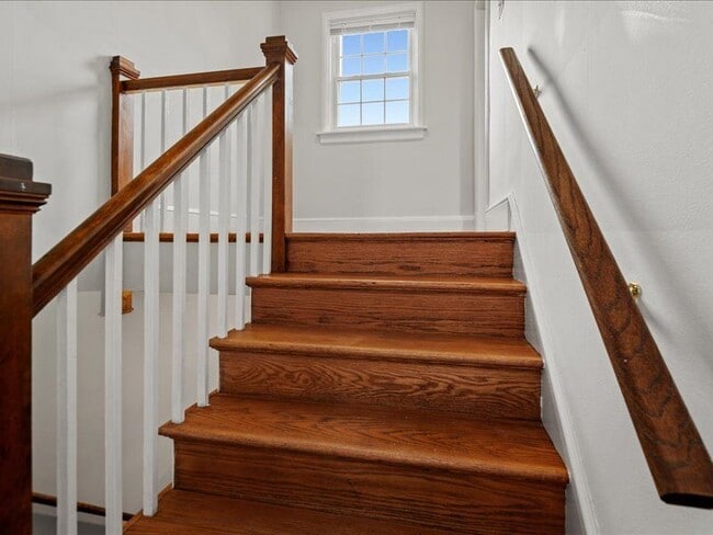 Building Photo - 4416 Bromley Ln