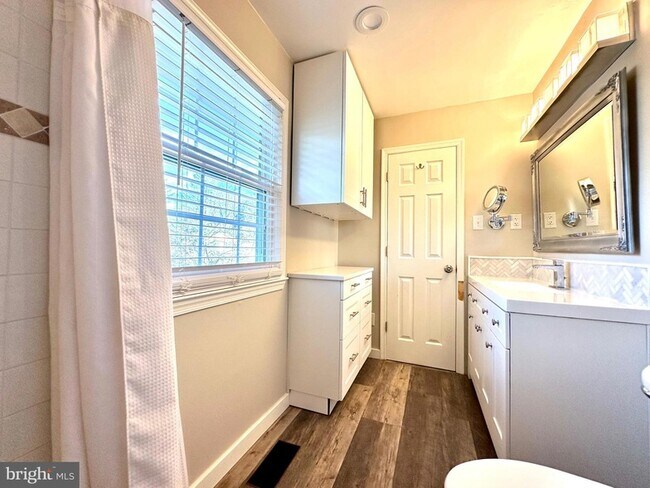 Building Photo - 2529 W Meredith Dr