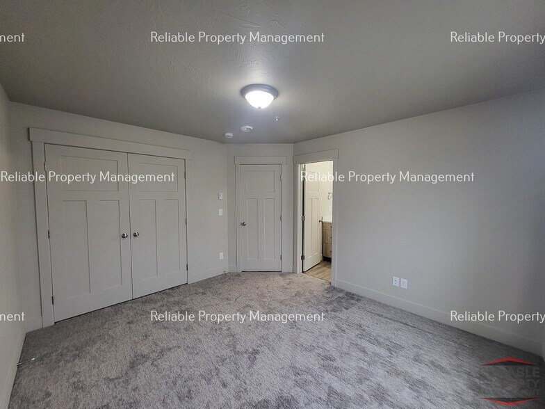 Building Photo - 6325 N Silver Fox Rd