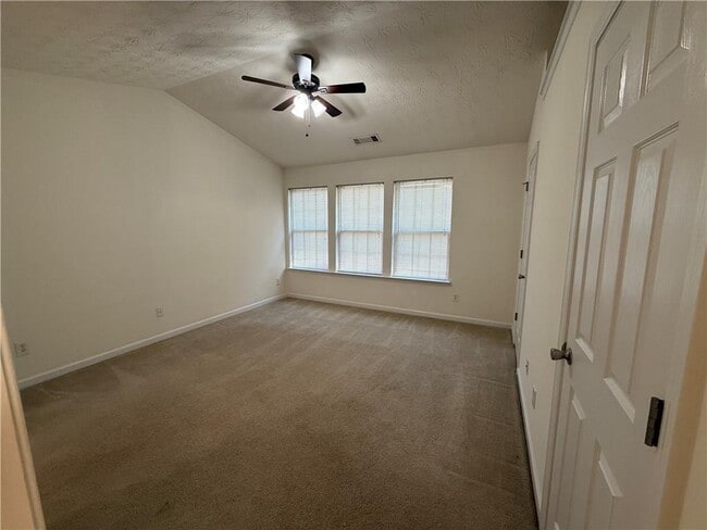 Building Photo - 2729 Heathrow Dr