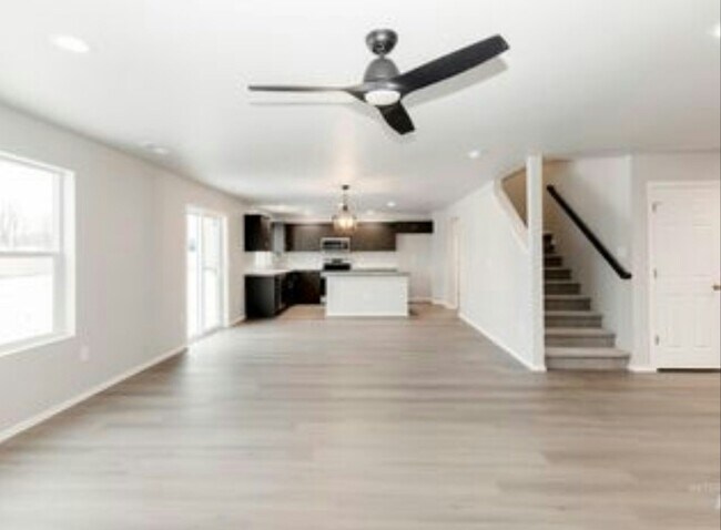 Building Photo - 672 S Blackfoot