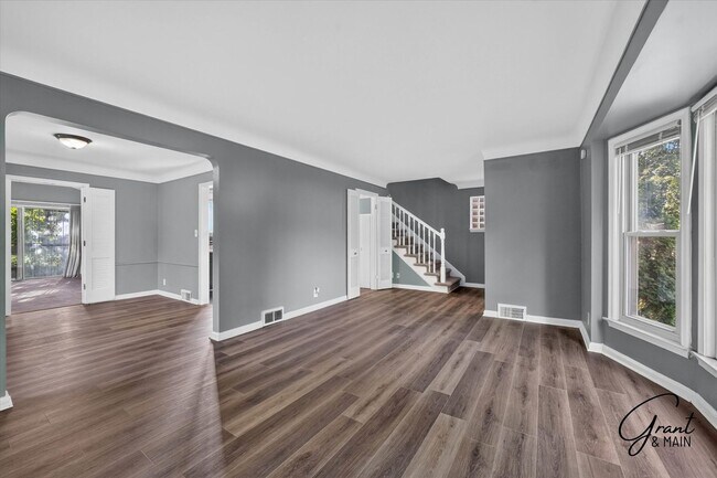 Building Photo - 17400 Huntington Rd