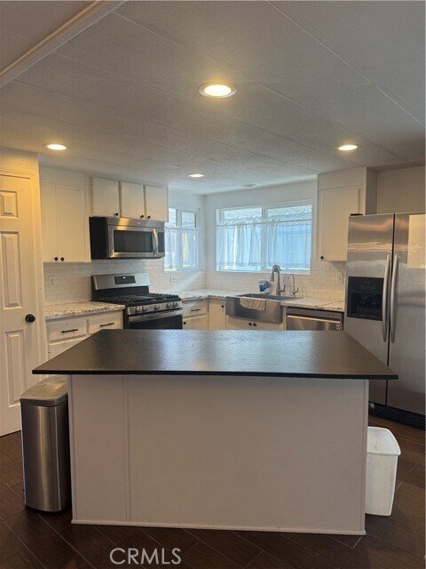 Building Photo - 21851 Newland St