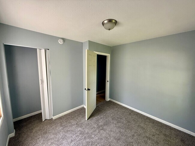 Building Photo - 3 Bed 1 Bath Home - Vouchers Accepted