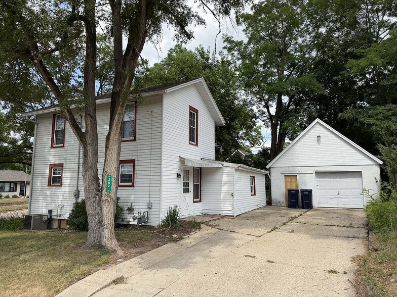 Building Photo - 302 Glen St