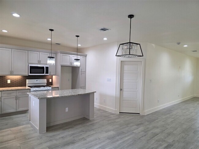 Building Photo - 2142 De Soto St