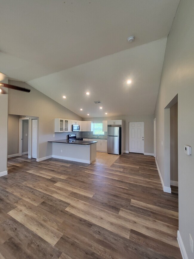 Building Photo - 9020 S Indio Cir