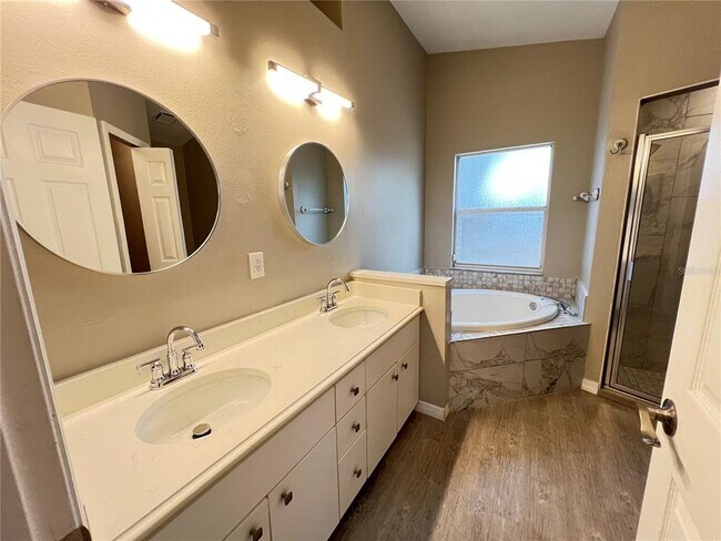 Building Photo - 1357 Woodwind Dr