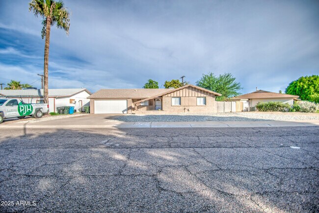 Building Photo - 7217 N 36th Ln