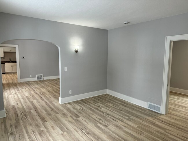 Building Photo - 3 Bedroom with a Possible 4th Bay City Ren...