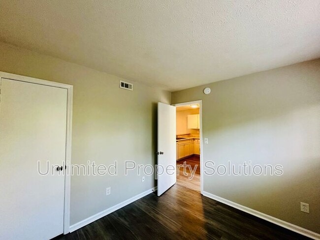 Building Photo - 215 Sunn Aire Ct