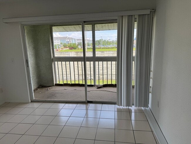 Building Photo - Centrally located condo in great community