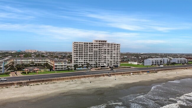 Building Photo - 7700 Seawall Blvd