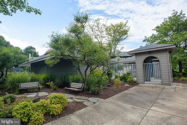 Building Photo - 7025 Chesapeake Harbour Dr E