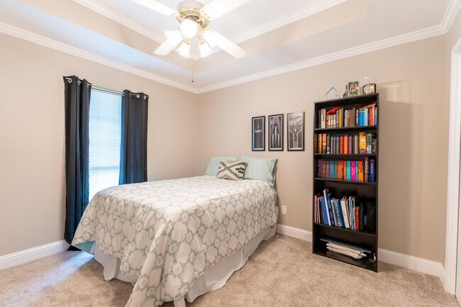 Building Photo - Beautiful 4 bed/2 bath home in Lakewood Su...