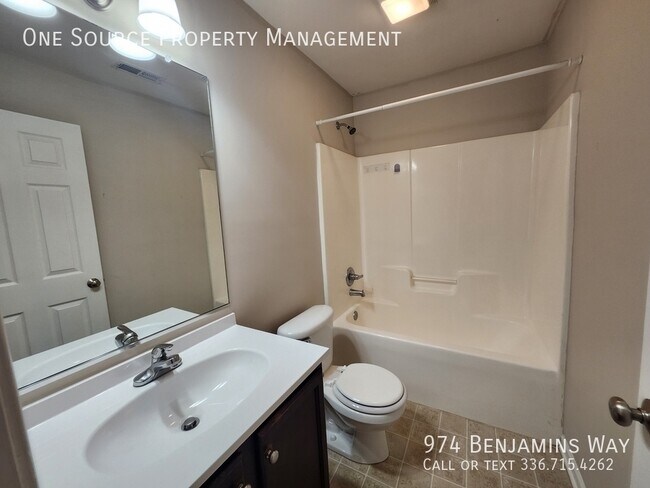 Building Photo - 974 Benjamins Way
