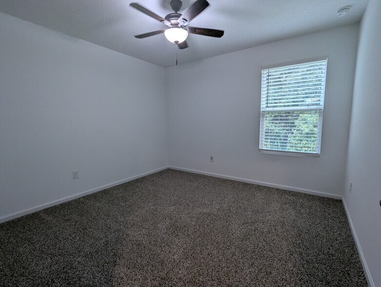 Building Photo - 137 Encanto Way