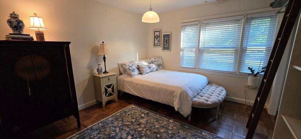 Building Photo - 10526 Sweetbriar Pky