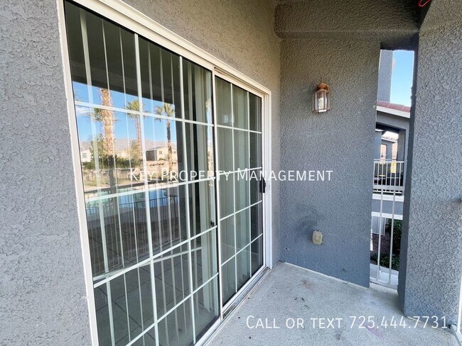 Building Photo - GORGEOUS THREE STORY 2 BEDROOM TOWNHOME IN...