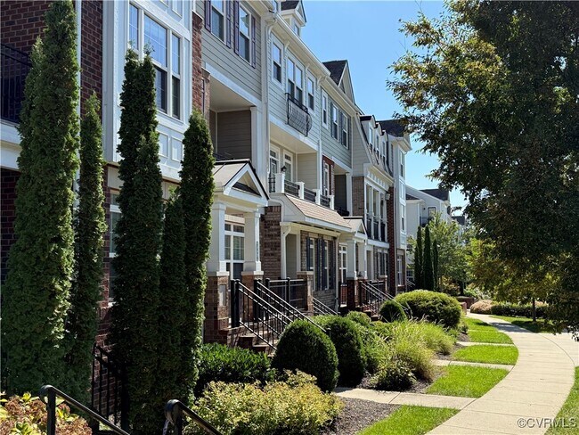 Building Photo - 3924 Village Townes Walk