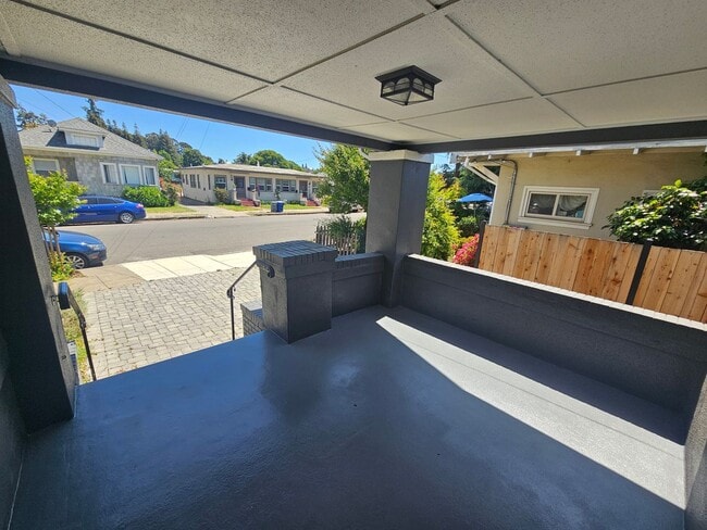 Building Photo - San Leandro Home w/ In-Law Unit: Perfect f...