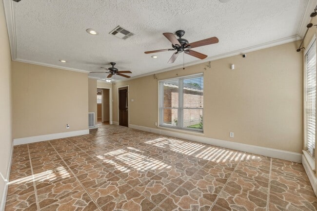 Building Photo - 5211 Court Rd