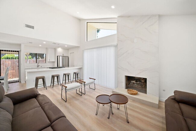 Building Photo - Fully remodeled luxury 3 bedroom 2 bathroom home with 2 car garage