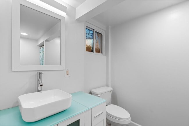 Building Photo - 3 Bed 3 Bath - Bethesda Colonial - Move-In...
