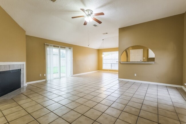 Building Photo - 2215 Hazyknoll Ln