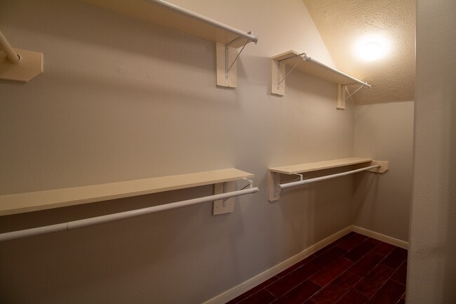 Building Photo - 2111 Grovewood Park