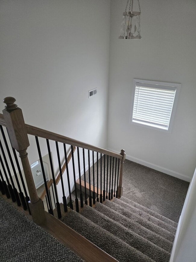 Building Photo - What a floor plan!!  Like new and ready for you!