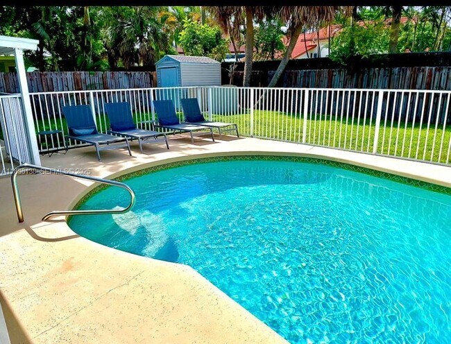 Building Photo - 2233 SE 13th St